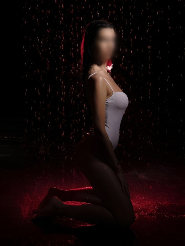 Индира привлекательная девушка из Горок ленинских цена от 2000 руб