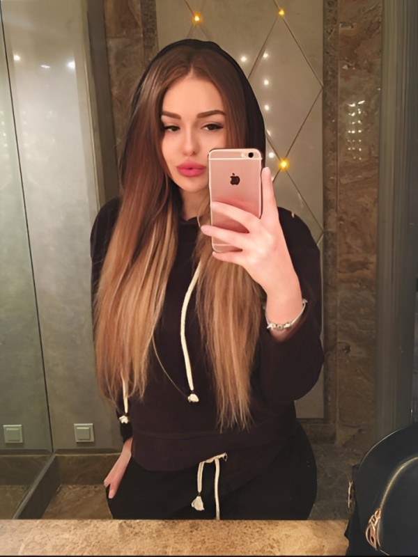 Лизочка привлекательная девушка из Горок ленинских цена от 2500 руб