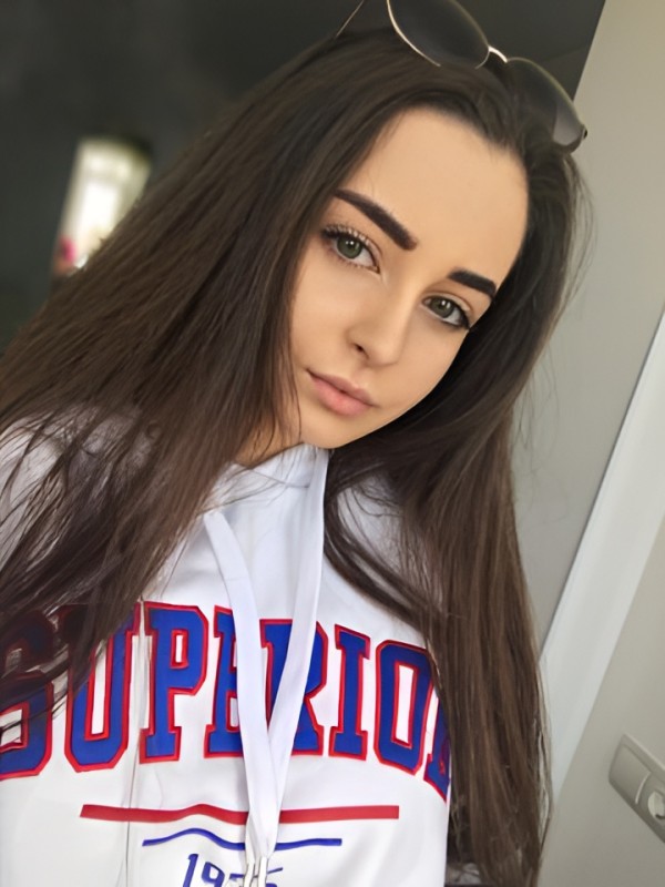 Рената привлекательная девушка из Горок ленинских цена от 3000 руб