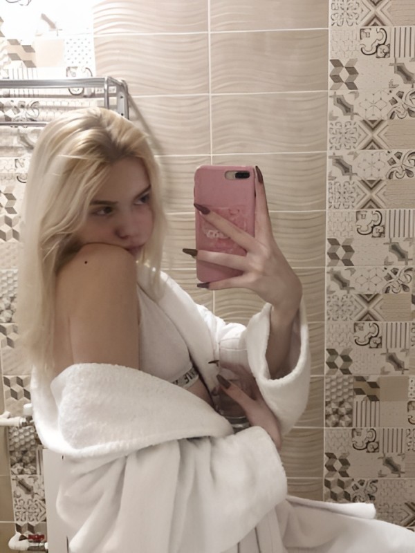 Светлана привлекательная девушка из Горок ленинских цена от 5000 руб