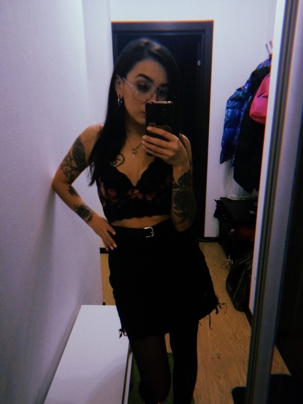 Инна привлекательная девушка из Горок ленинских цена от 3500 руб