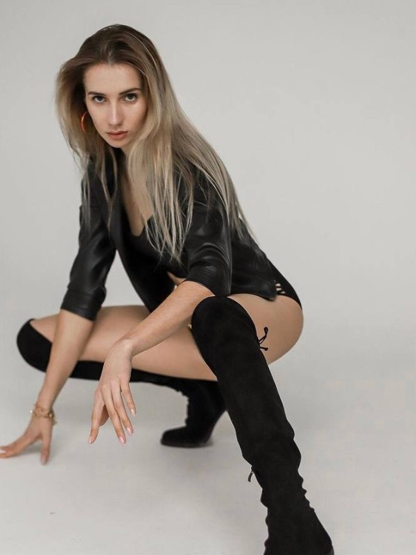 🎥 Антонина привлекательная девушка из Горок ленинских цена от 3000 руб